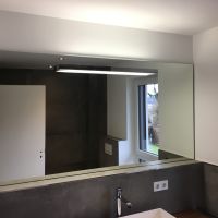 Spiegel mit Beleuchtung